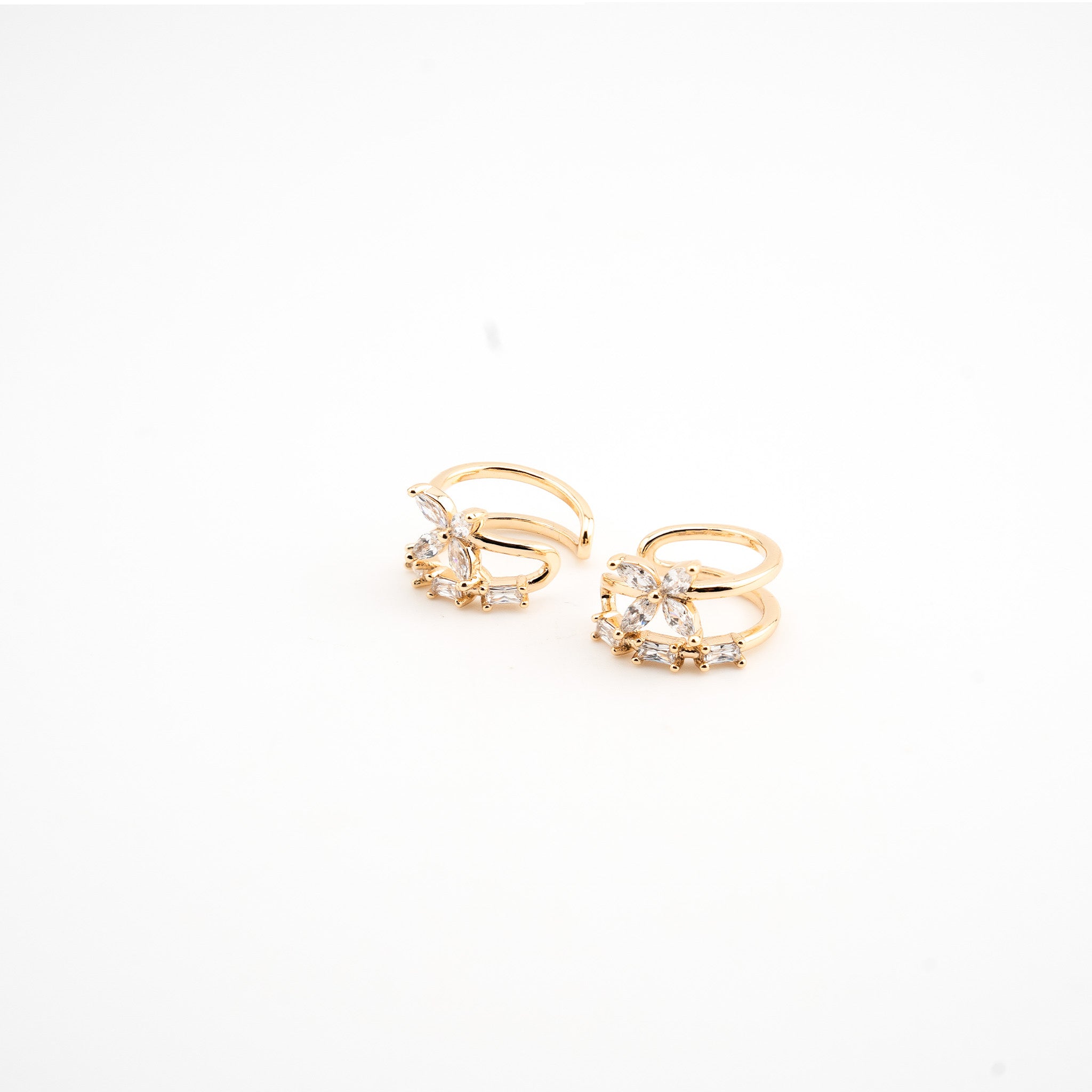 Earcuffs dorados con zirconias y cristales