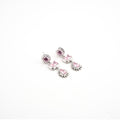 Aretes plateados con cristales rosas