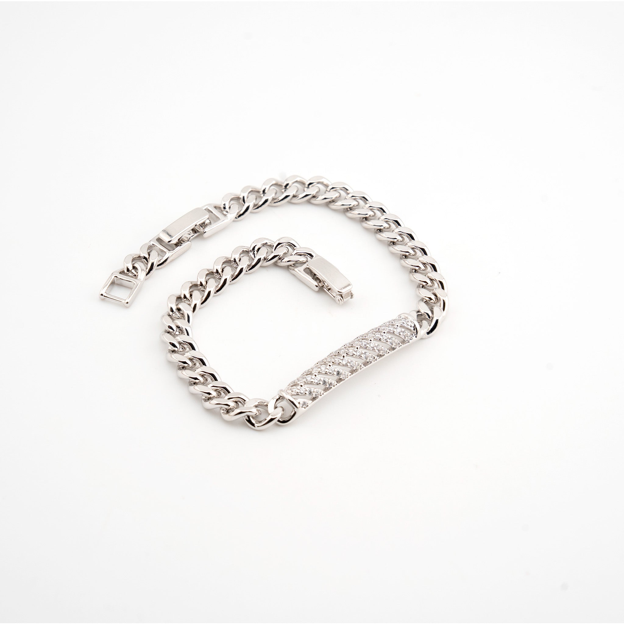 Esclava plateada con cristales