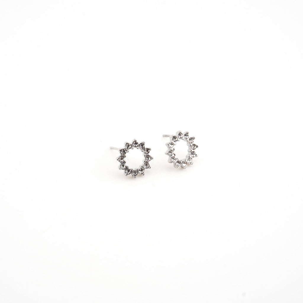 Arete plateado con cristales