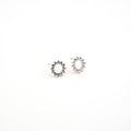 Arete plateado con cristales