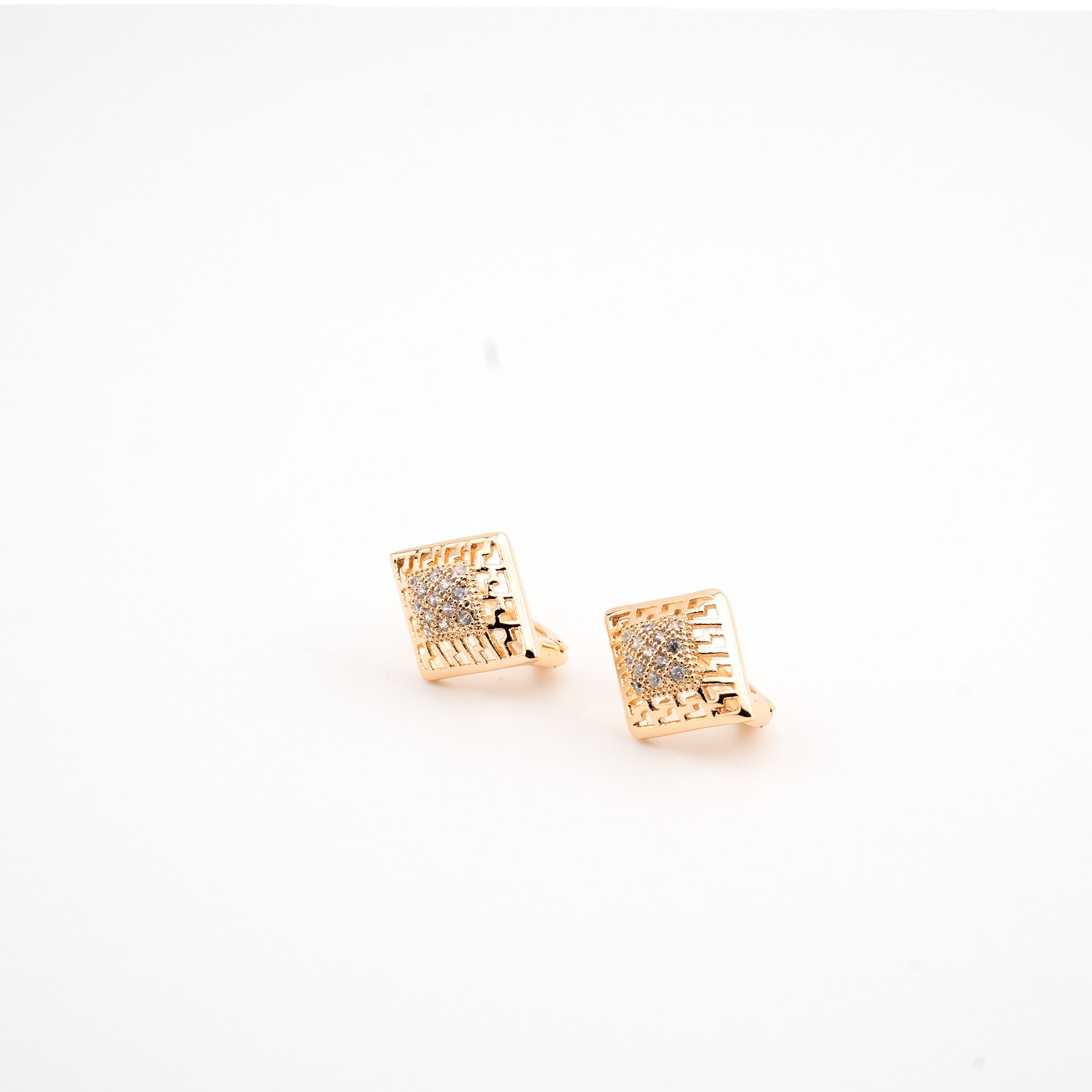 Huggies rose gold (oro rosa) en forma de rombo con cristales