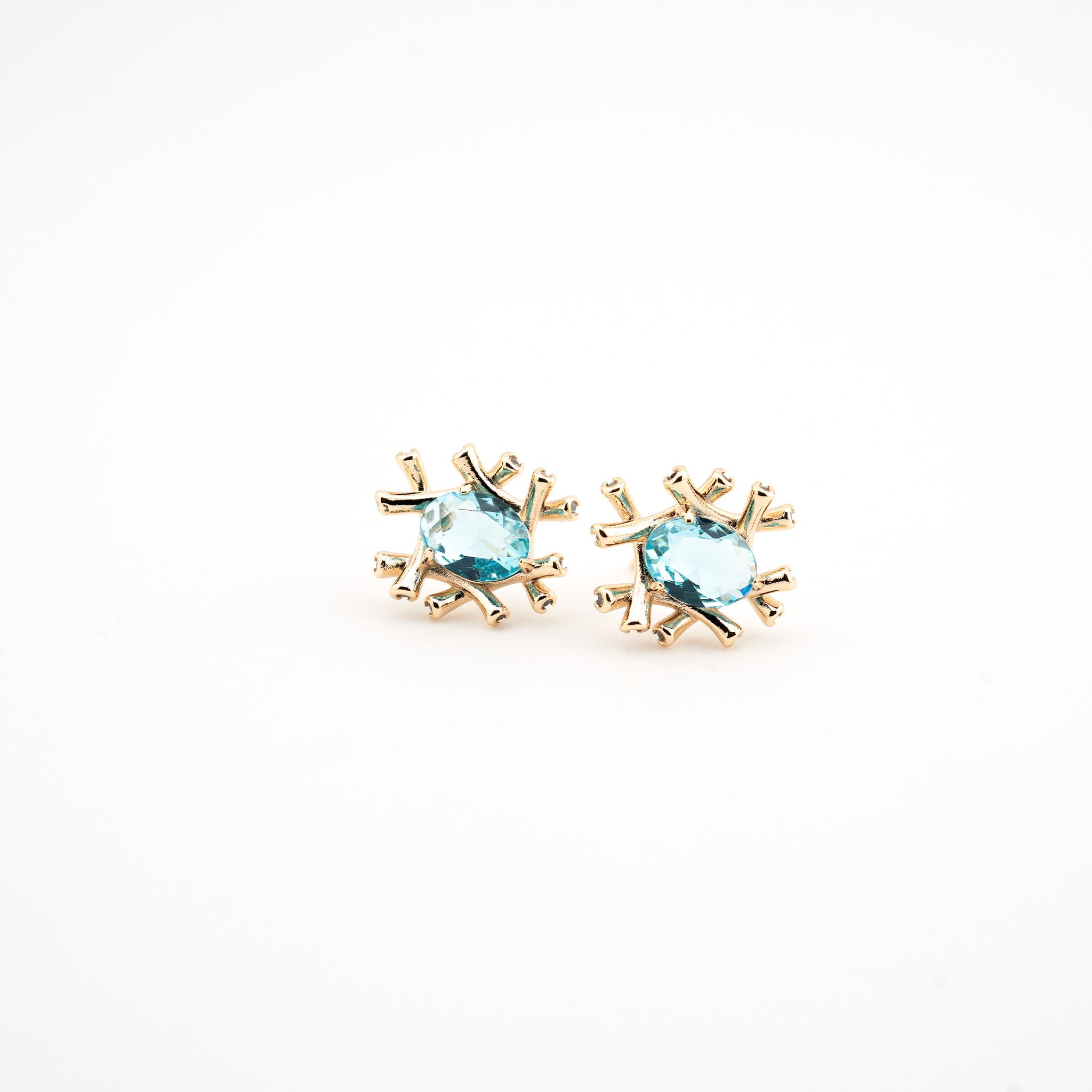 Aretes dorados con cristal azul