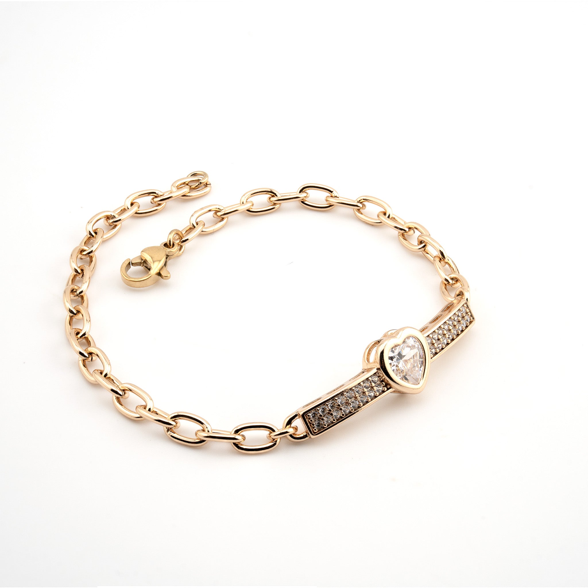 Pulsera dorada con zirconias y un corazón de cristal