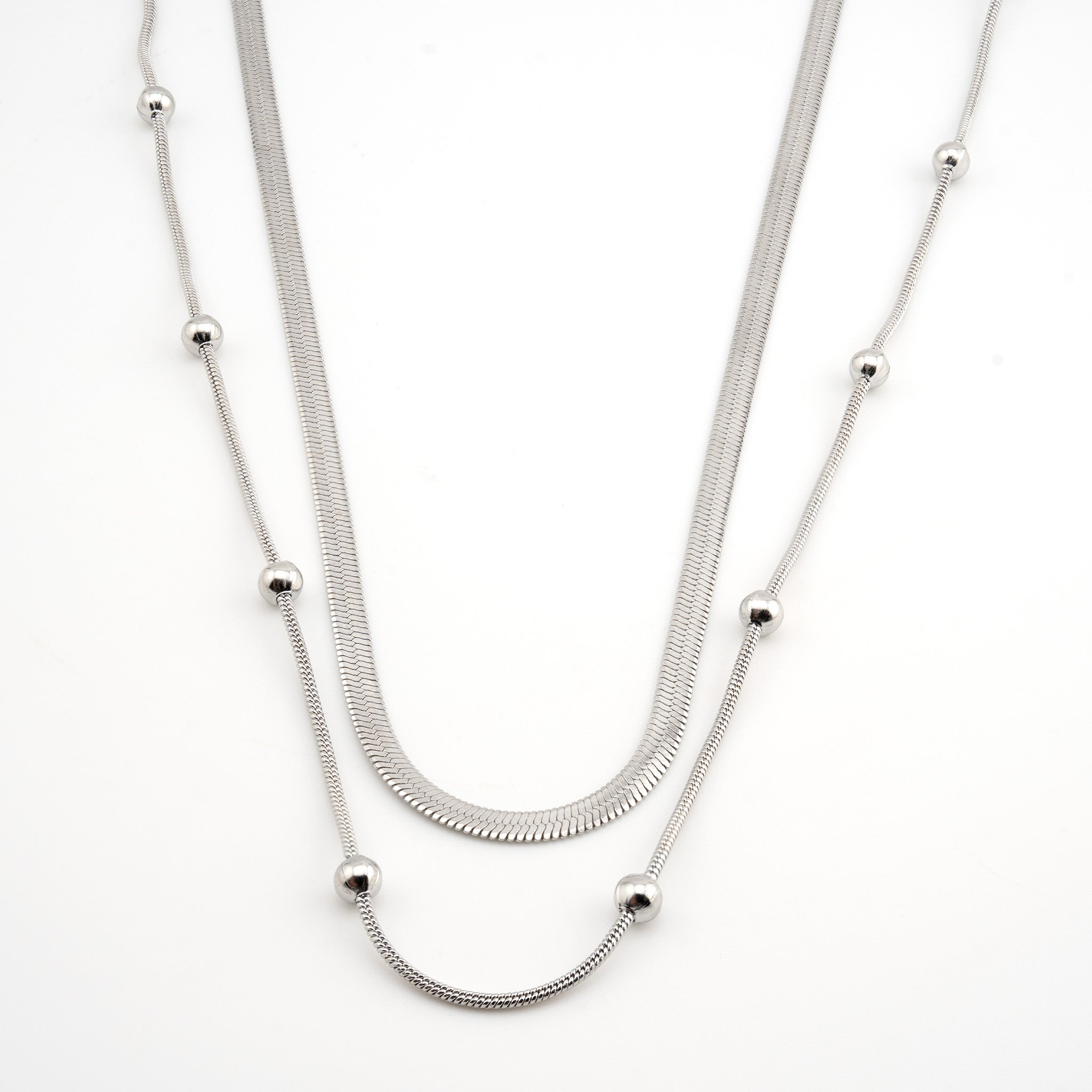 Collar doble plateado con cadena planchada y cadena con esferas