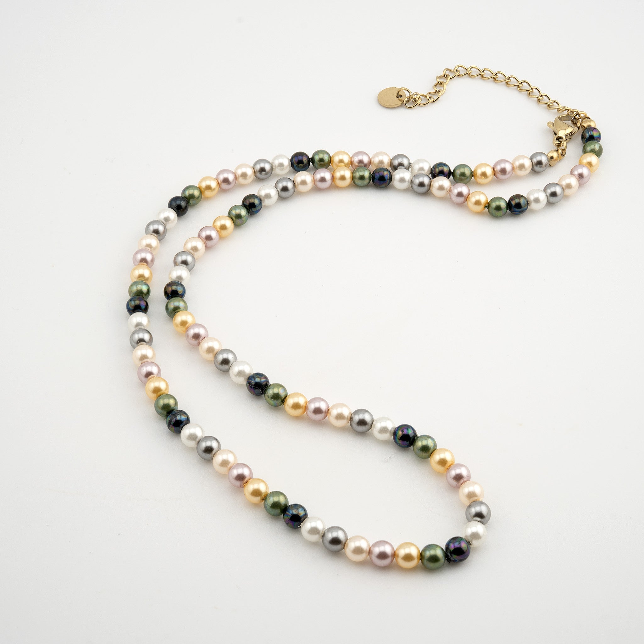 Collar con perlas de colores